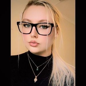 Meet your Posher, Emeighleigh